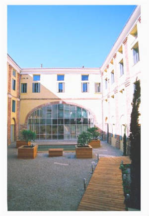 antibes rental courtyard.jpg